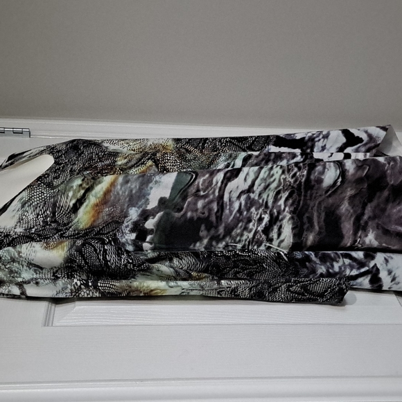 Temptation Italy Wild Print Tunic - Picture 4 of 6